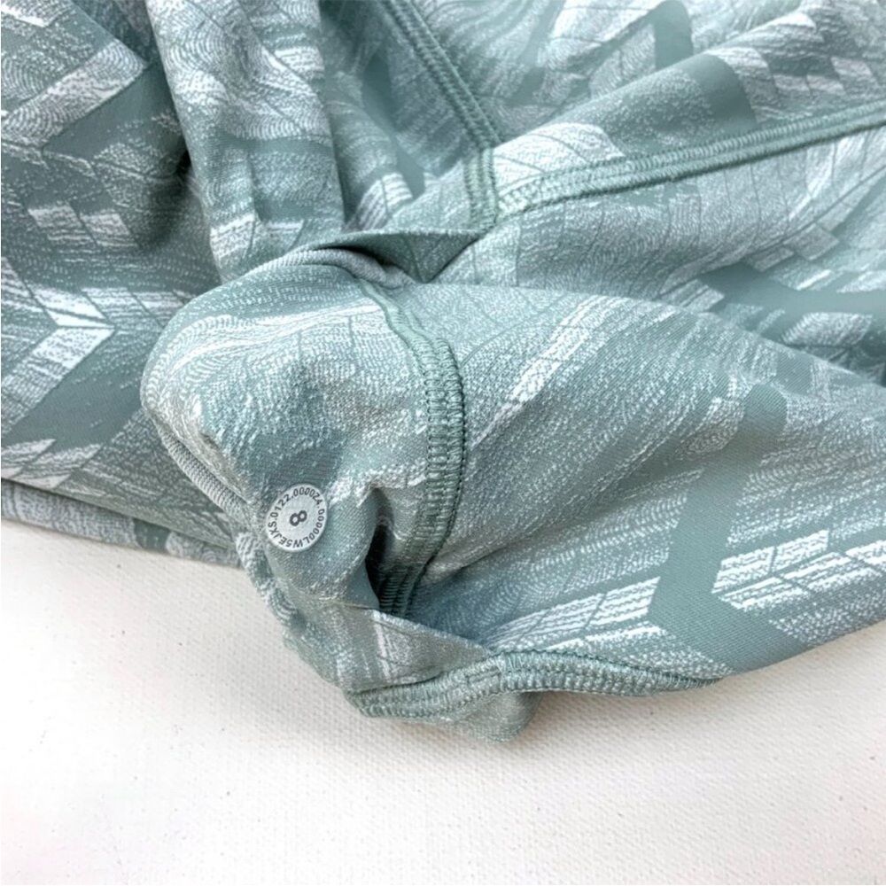 Lululemon SIZE 8 Swift Speed High Rise Leggings 28" - Reverberate Chevron - Picture 9 of 10